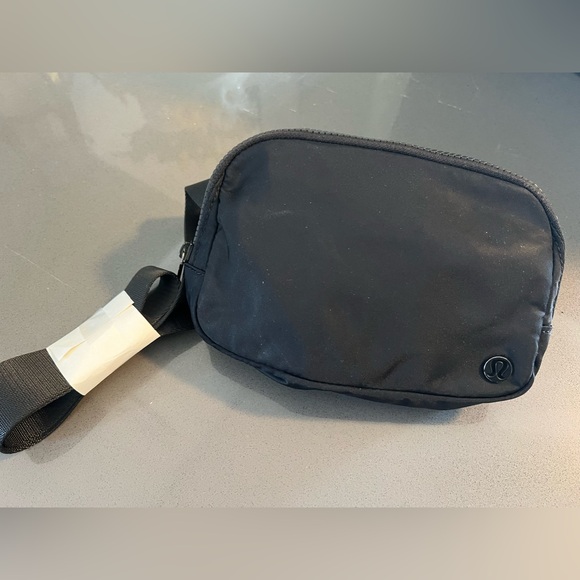Lululemon everywhere belt bag 1L black - Picture 9 of 10